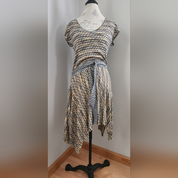 BCBGMaxAzria Dresses & Skirts - BCBG MaxAzria blue & yellow assymetrical V- neck mini dress in S